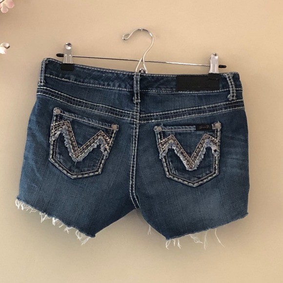 Raw Hem Cut-off Shorts Distressed  Size 4 - Picture 3 of 9